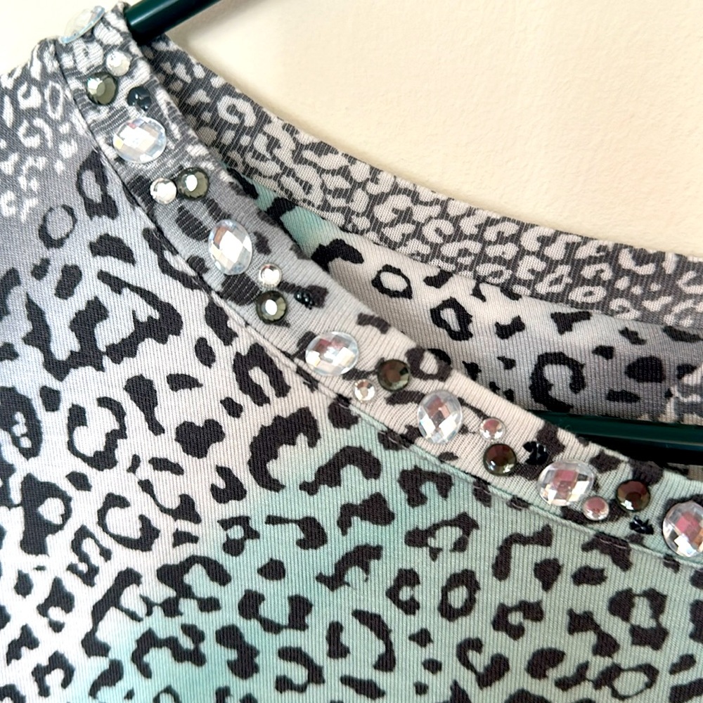 Ruby Rd Leopard Print Top PL Rhinestone Embellished Neckline Ruched Side Stretch - Picture 3 of 8